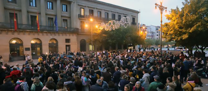 Concentraciones en Pamplona y Tudela contra la nueva orden foral que regula la jornada escolar